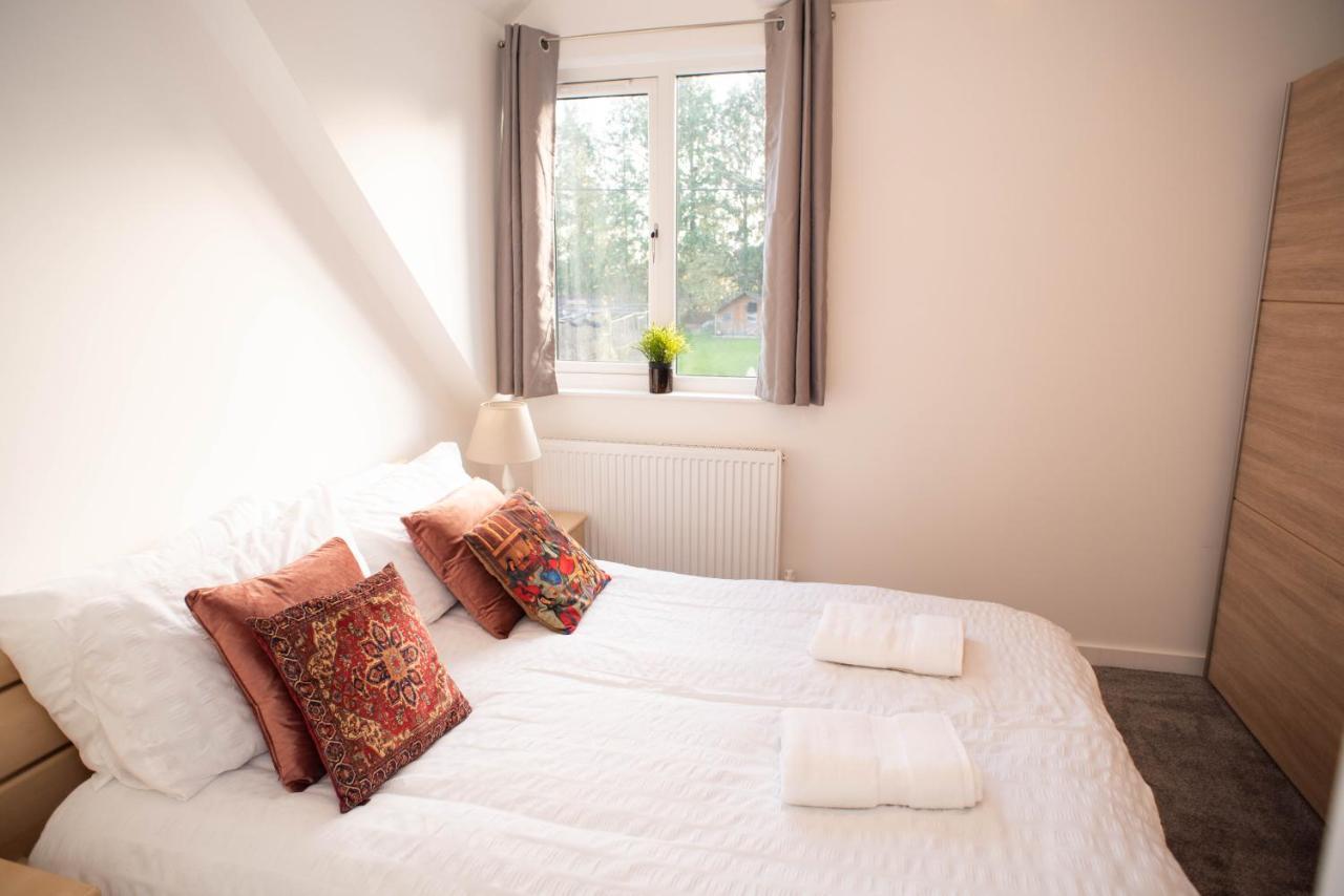 Walnut Flats-F4, 2-Bedroom With Ensuite - Parking, Netflix, Wifi - Close To Oxford, Bicester & Blenheim Palace Kidlington Eksteriør bilde