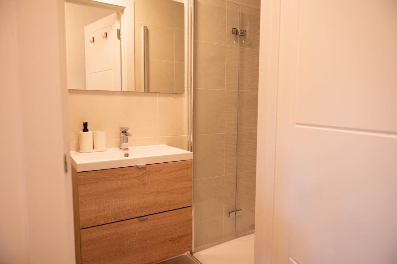 Walnut Flats-F4, 2-Bedroom With Ensuite - Parking, Netflix, Wifi - Close To Oxford, Bicester & Blenheim Palace Kidlington Eksteriør bilde